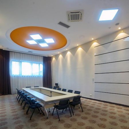 Grand Voyage Hotel Алма Ата Екстериор снимка