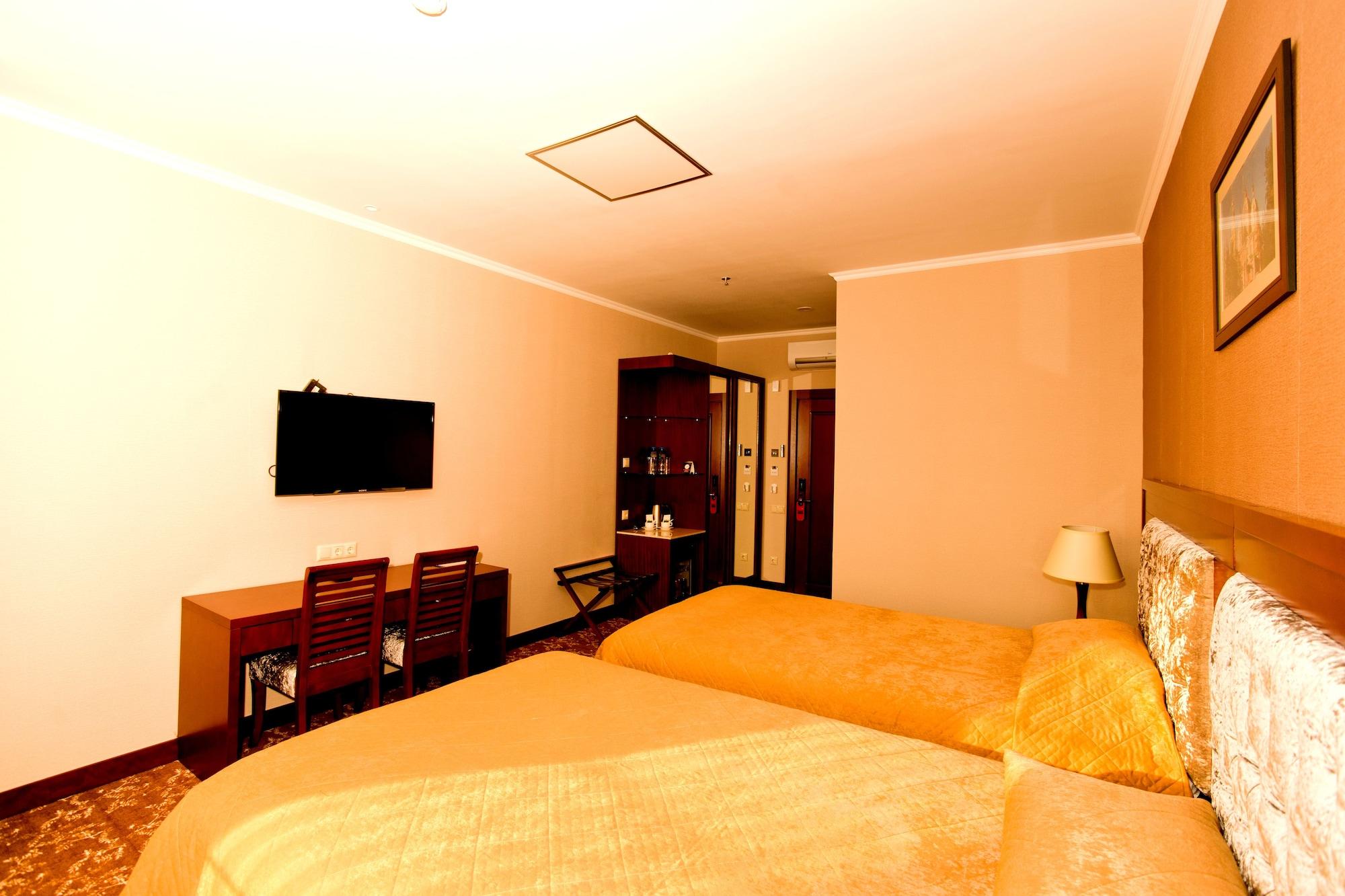Grand Voyage Hotel Алма Ата Екстериор снимка