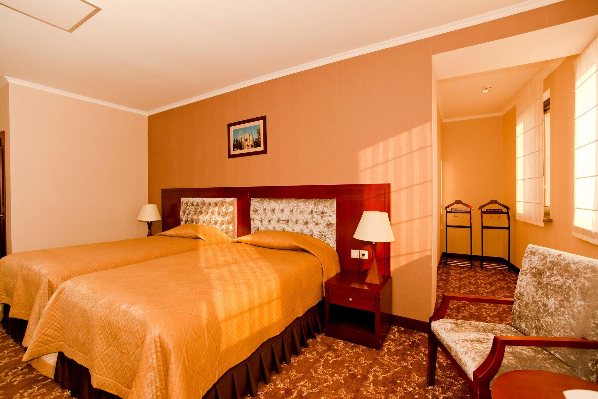 Grand Voyage Hotel Алма Ата Екстериор снимка
