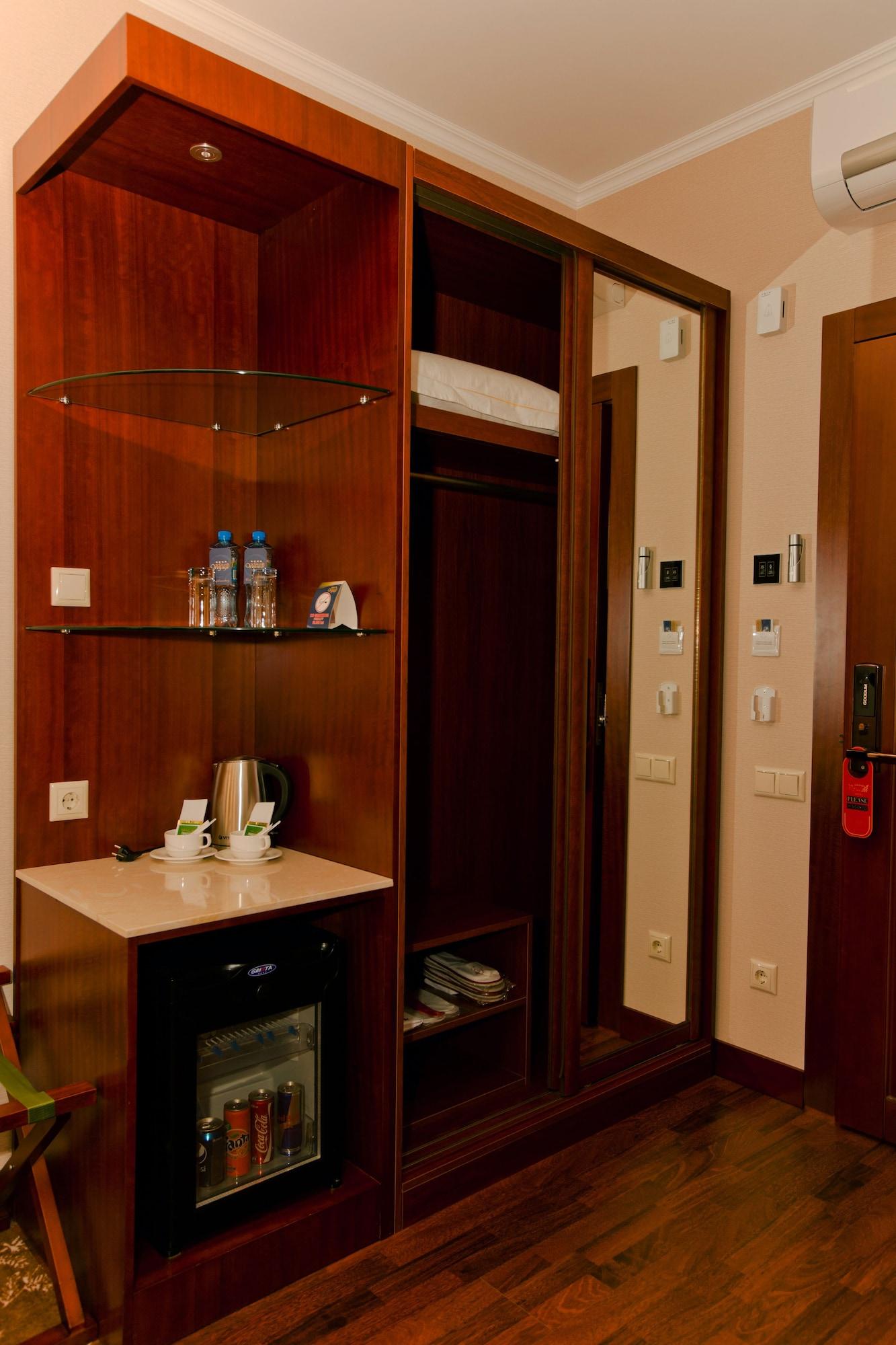 Grand Voyage Hotel Алма Ата Екстериор снимка