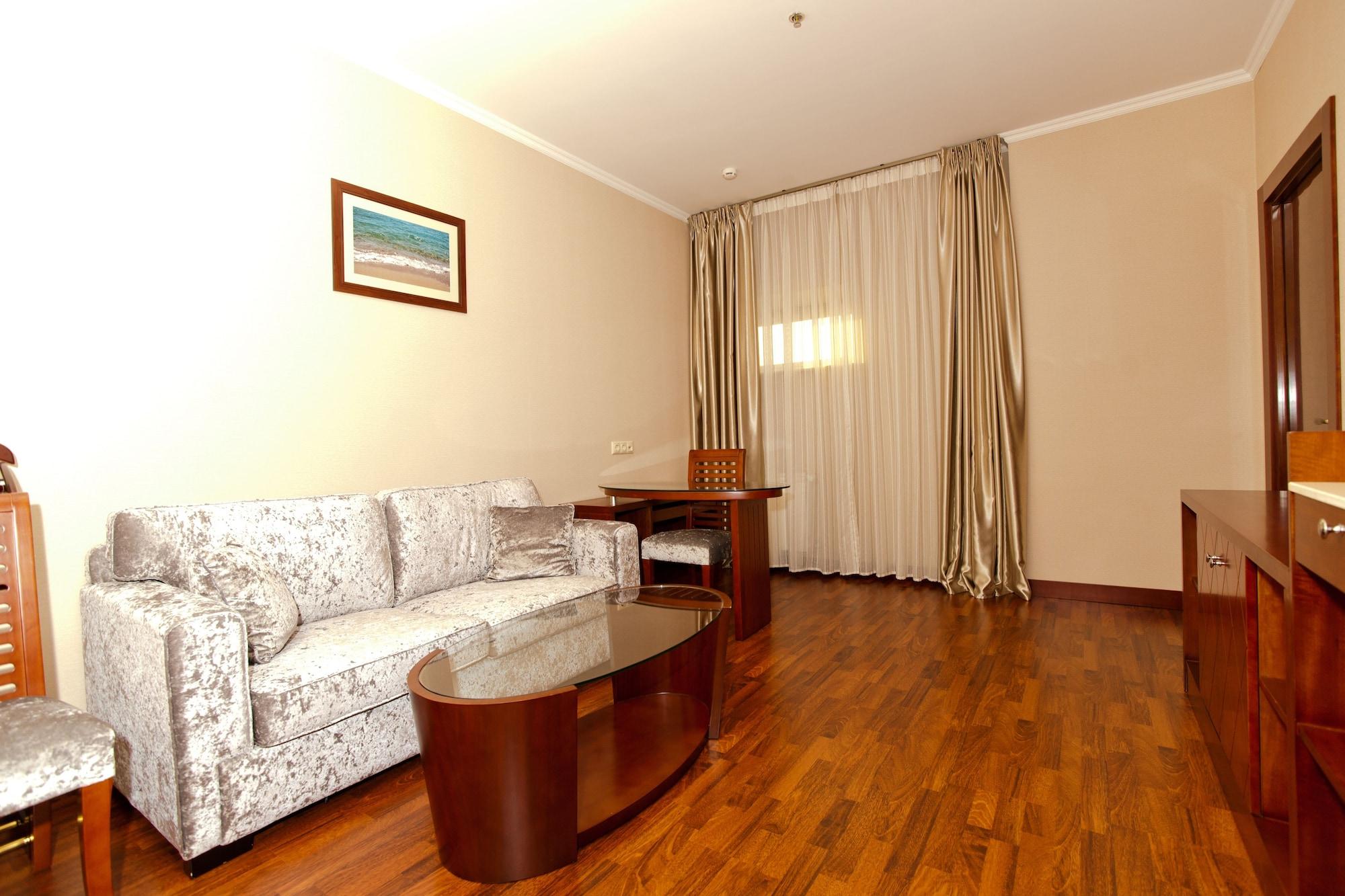 Grand Voyage Hotel Алма Ата Екстериор снимка