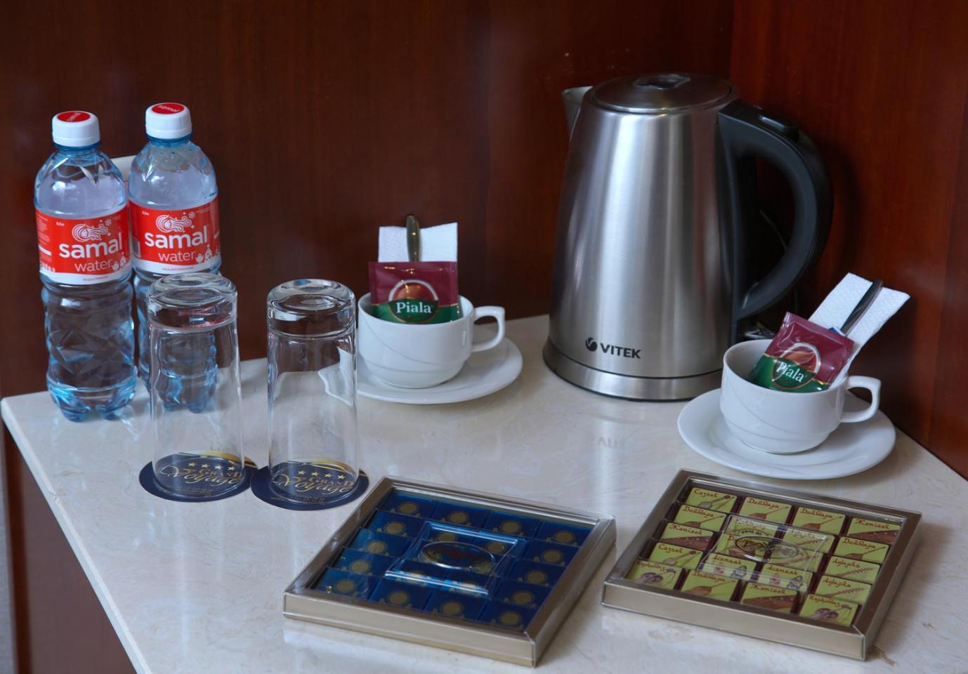 Grand Voyage Hotel Алма Ата Екстериор снимка