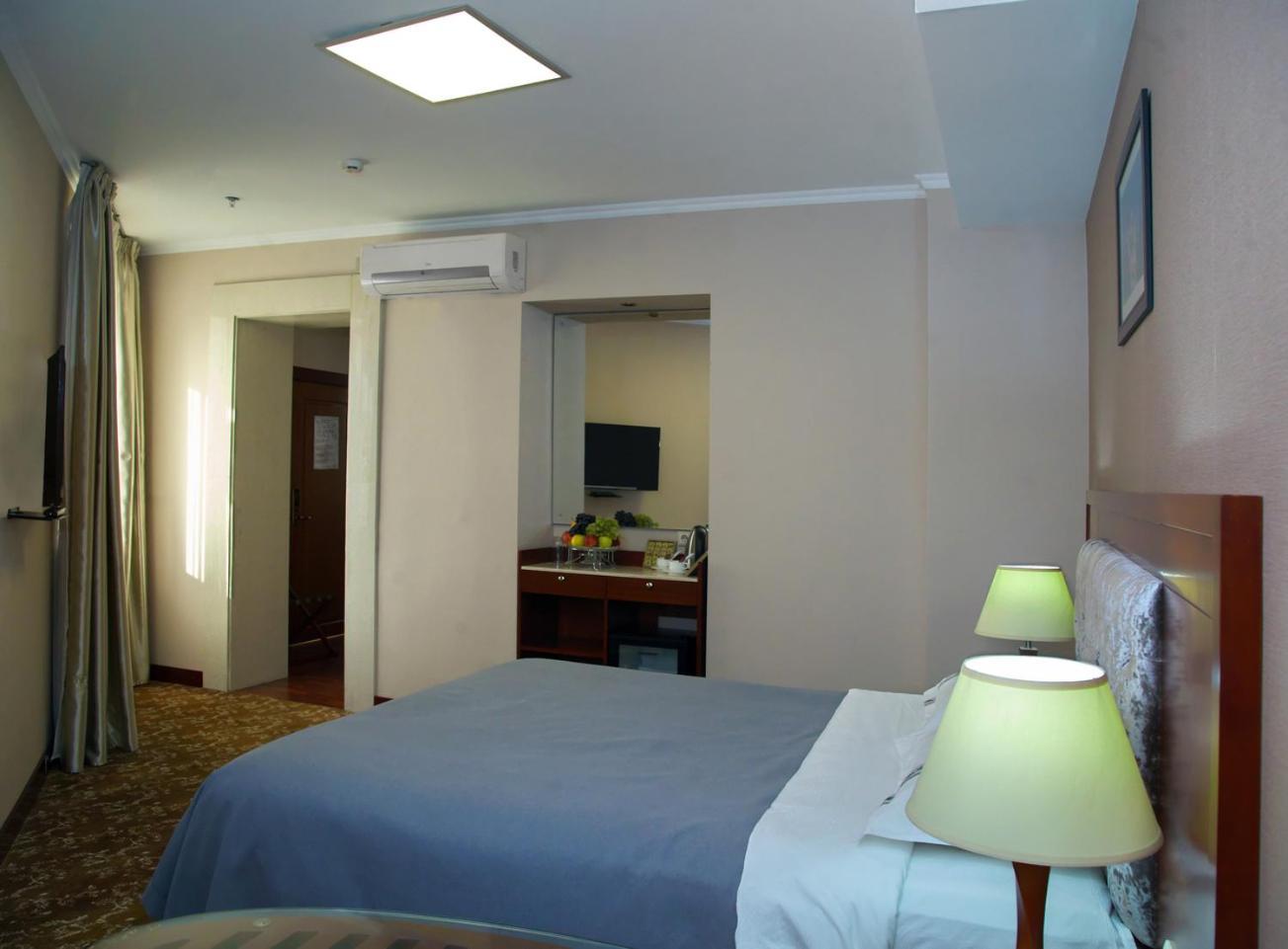 Grand Voyage Hotel Алма Ата Екстериор снимка