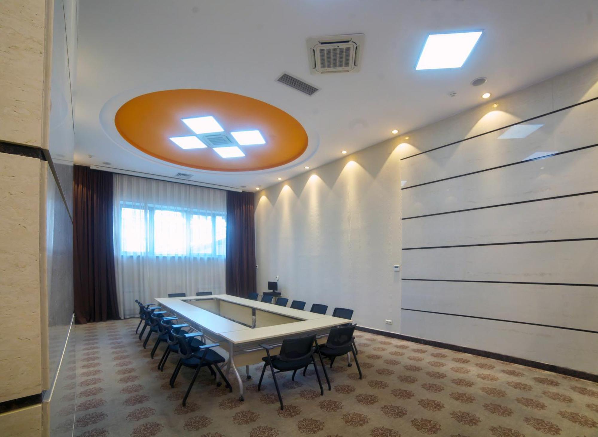 Grand Voyage Hotel Алма Ата Екстериор снимка