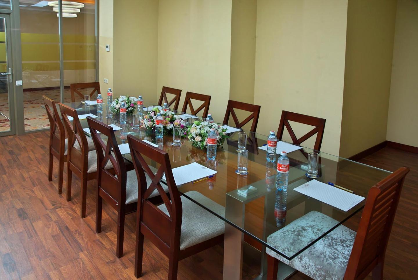Grand Voyage Hotel Алма Ата Екстериор снимка