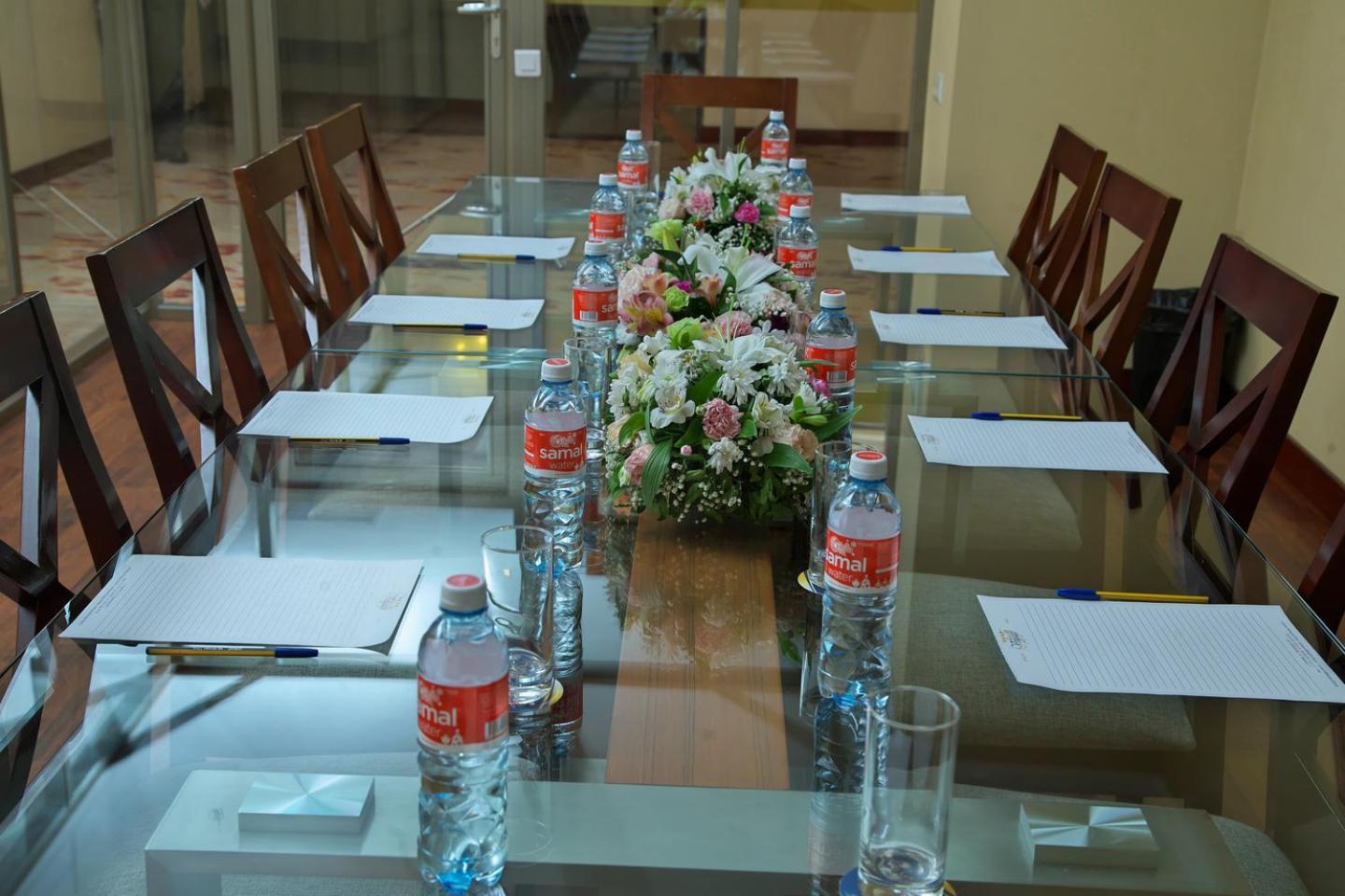 Grand Voyage Hotel Алма Ата Екстериор снимка