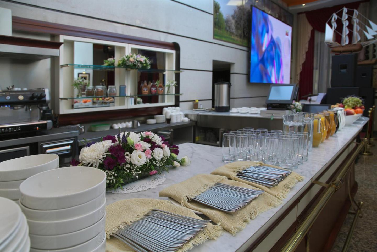 Grand Voyage Hotel Алма Ата Екстериор снимка