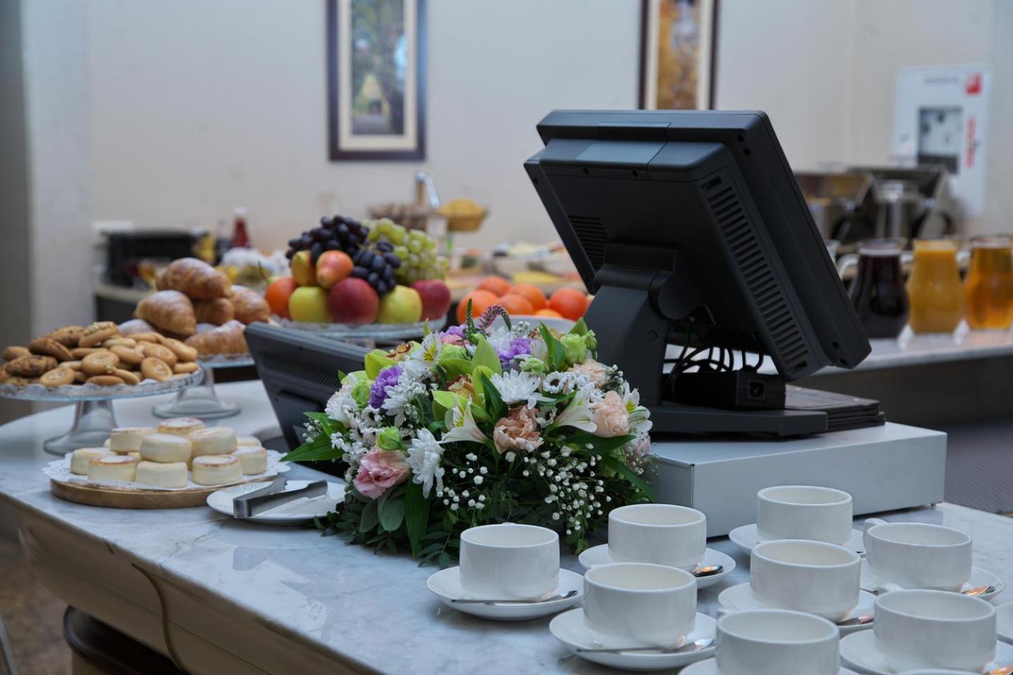 Grand Voyage Hotel Алма Ата Екстериор снимка