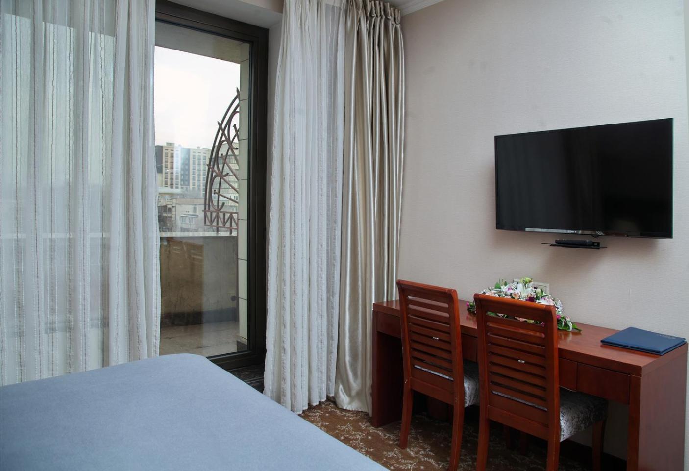Grand Voyage Hotel Алма Ата Екстериор снимка