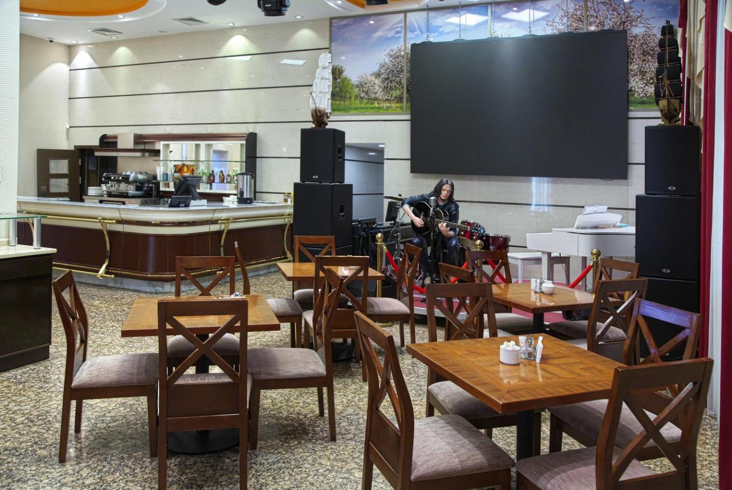 Grand Voyage Hotel Алма Ата Екстериор снимка