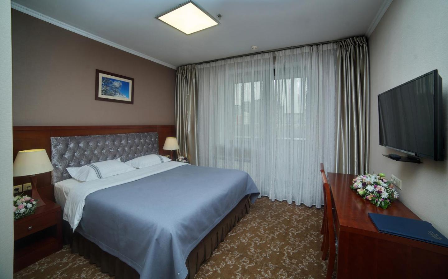 Grand Voyage Hotel Алма Ата Екстериор снимка