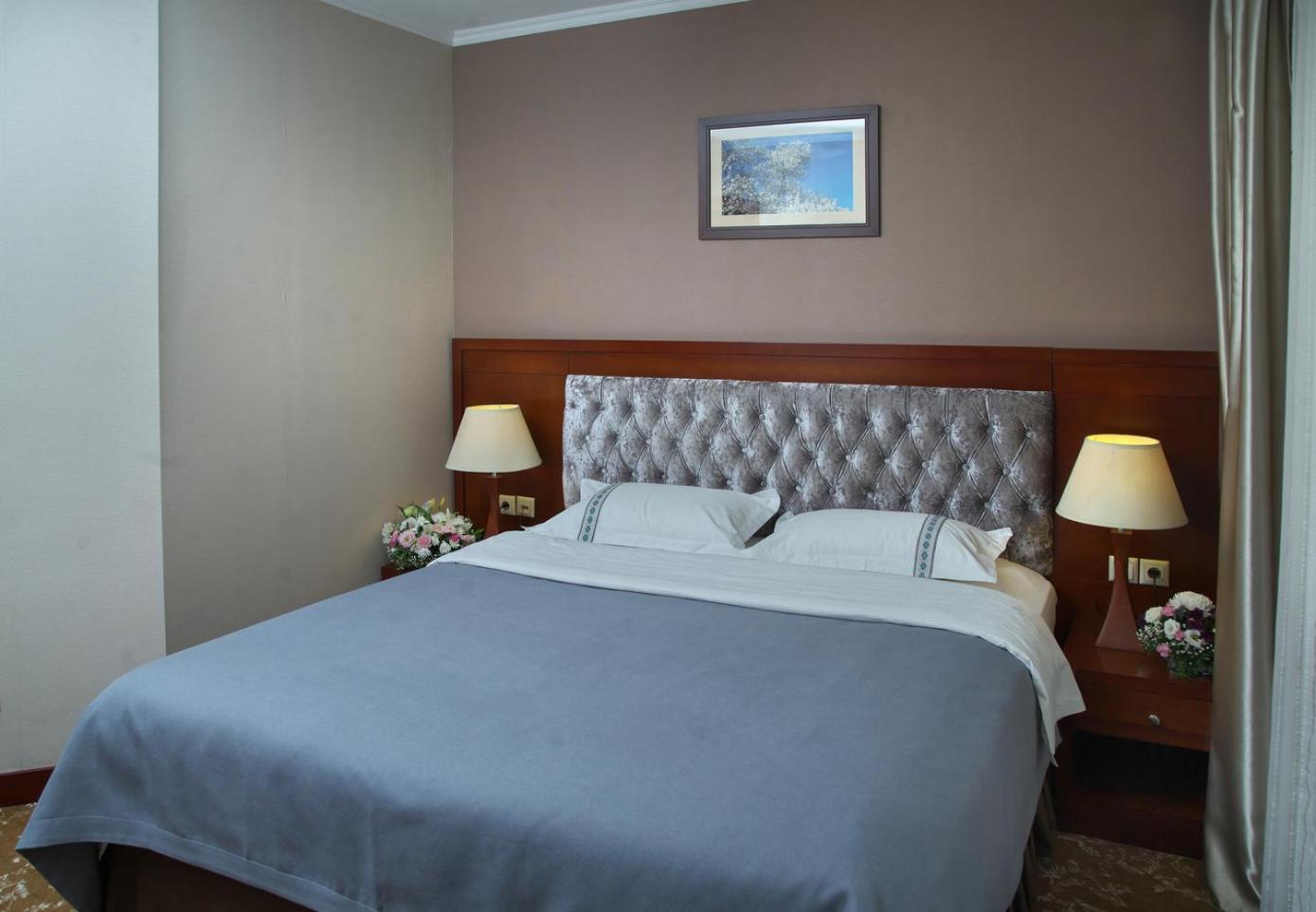 Grand Voyage Hotel Алма Ата Екстериор снимка