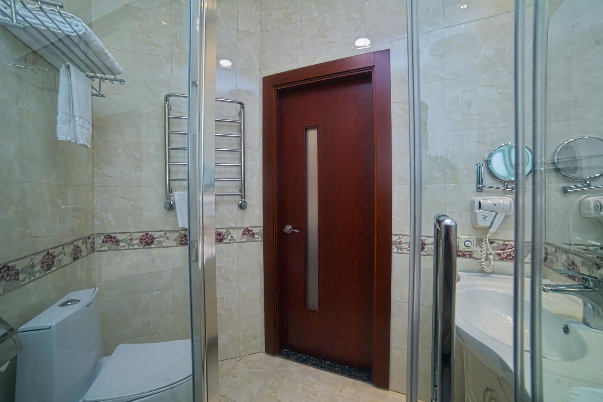 Grand Voyage Hotel Алма Ата Екстериор снимка