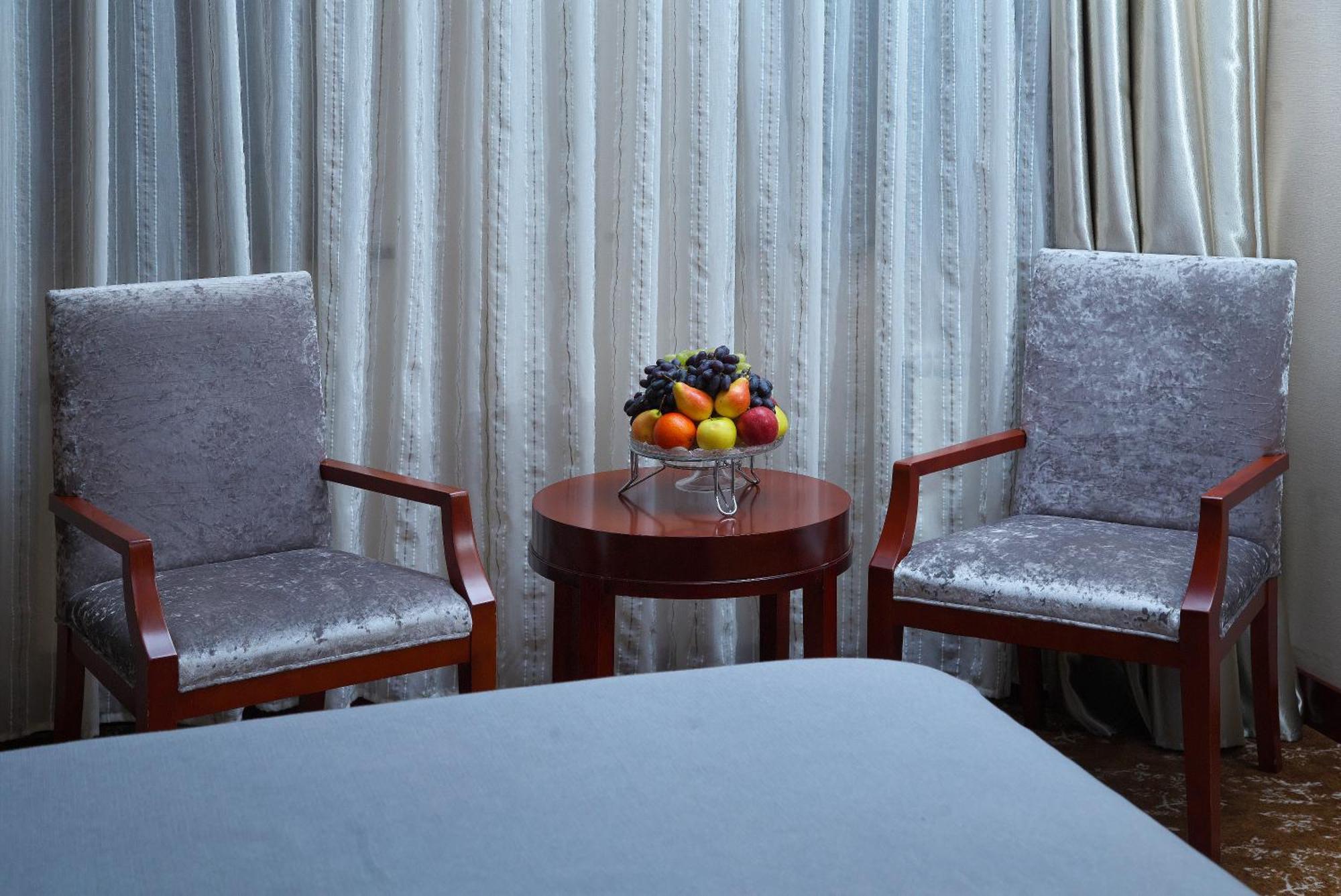 Grand Voyage Hotel Алма Ата Екстериор снимка