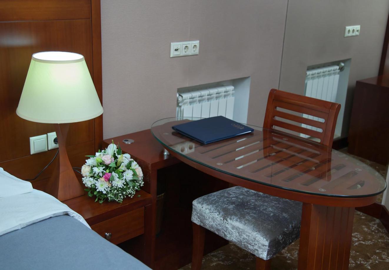 Grand Voyage Hotel Алма Ата Екстериор снимка