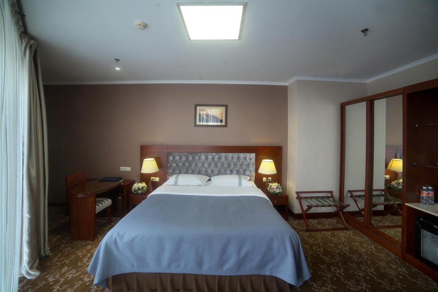 Grand Voyage Hotel Алма Ата Екстериор снимка
