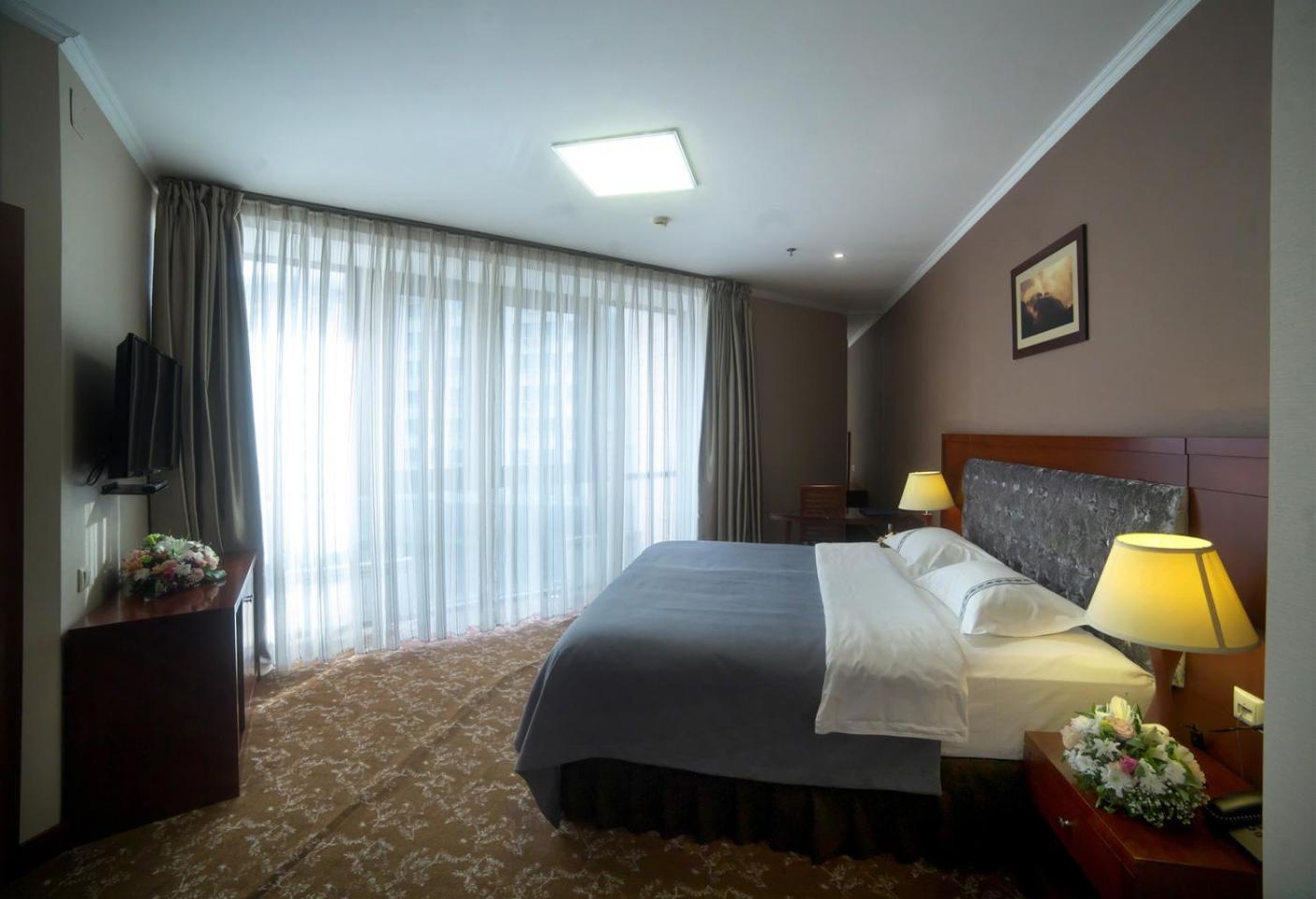 Grand Voyage Hotel Алма Ата Екстериор снимка