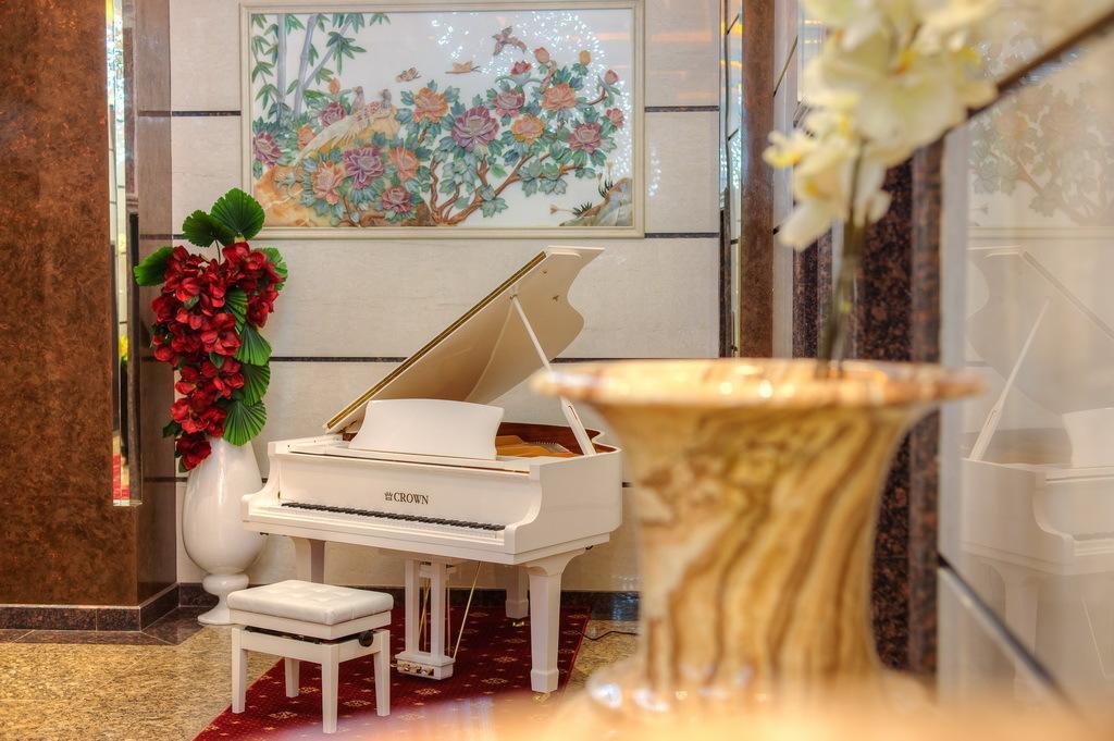 Grand Voyage Hotel Алма Ата Екстериор снимка