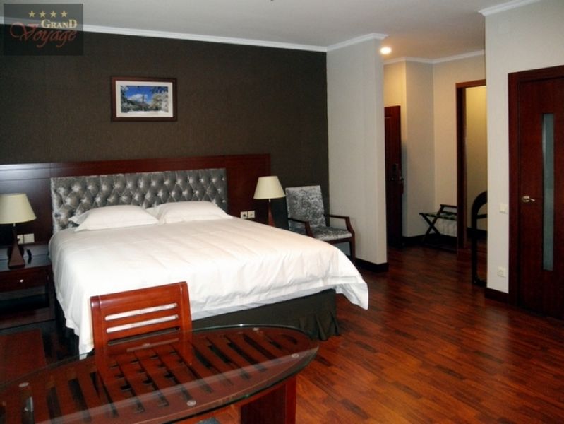 Grand Voyage Hotel Алма Ата Екстериор снимка
