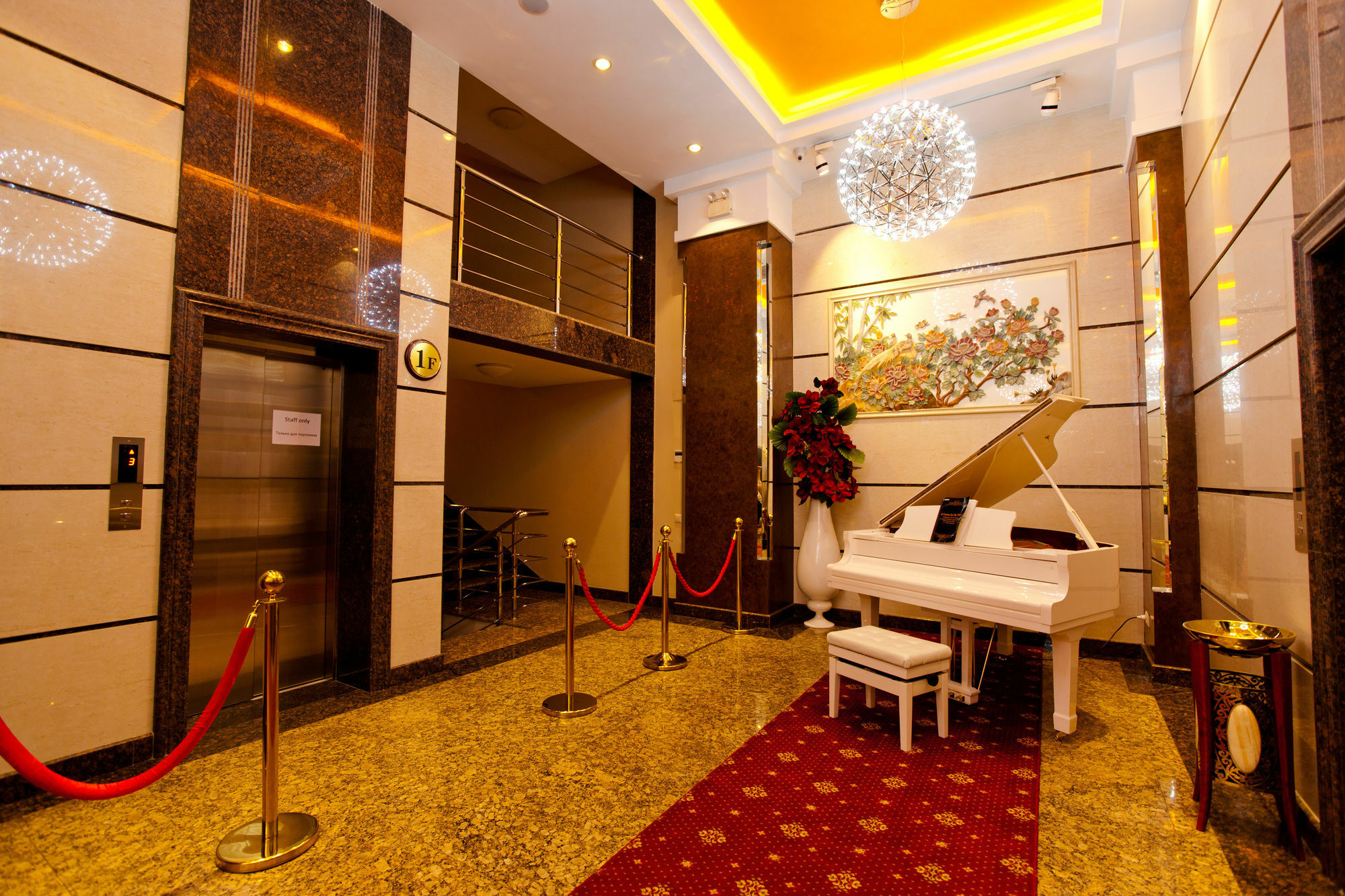 Grand Voyage Hotel Алма Ата Екстериор снимка